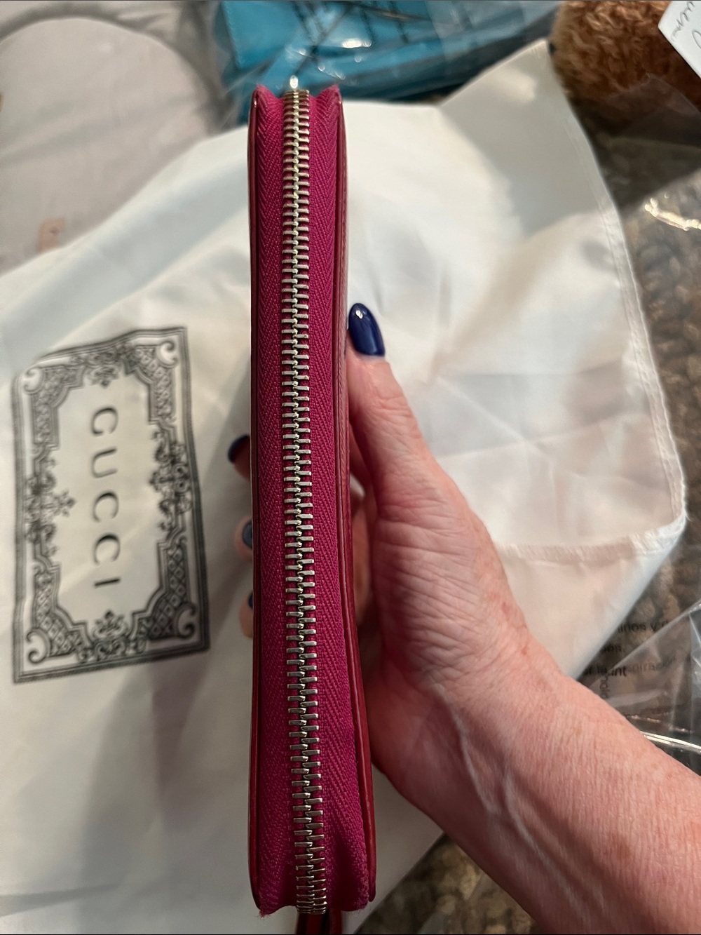EUC Gucci Fuchsia Patent Leather Soho Zip Around Wallet with Tassel and Dustbag - Picture 15 of 16
